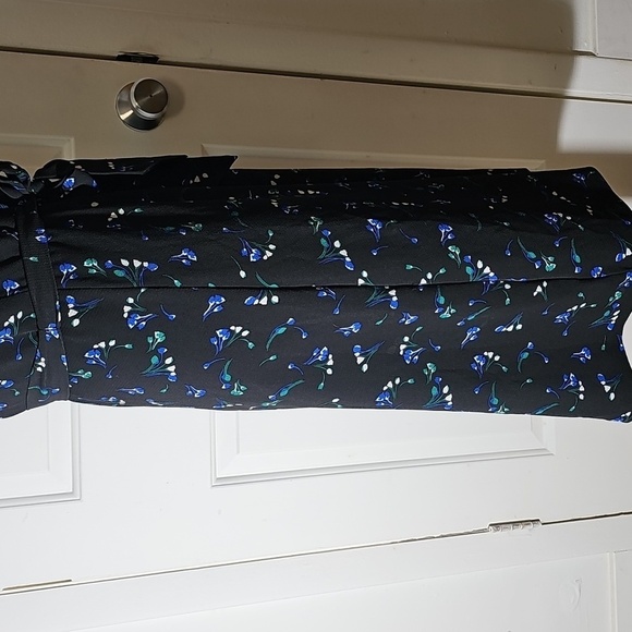 Ralph Laured Faux Wrap Elegant Navy Floral Dress. Size 2. With Tie. - Picture 6 of 13